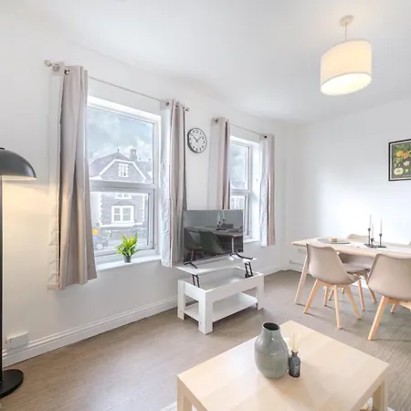 351b Fishponds Road * Bristol