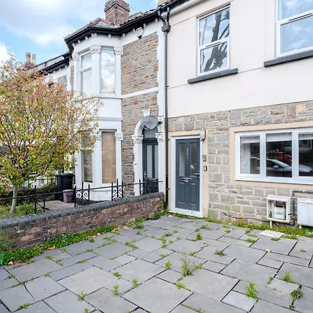 Apartament 351b Fishponds Road *