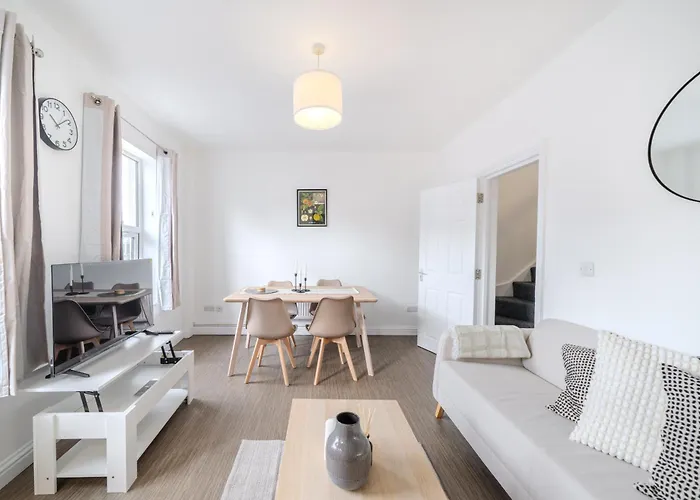 351b Fishponds Road * Bristol