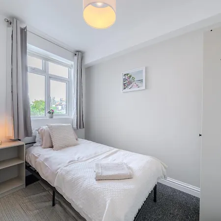 351b Fishponds Road Apartment Bristol