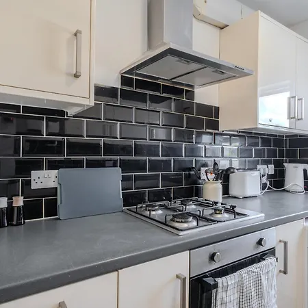 Apartment 351b Fishponds Road *