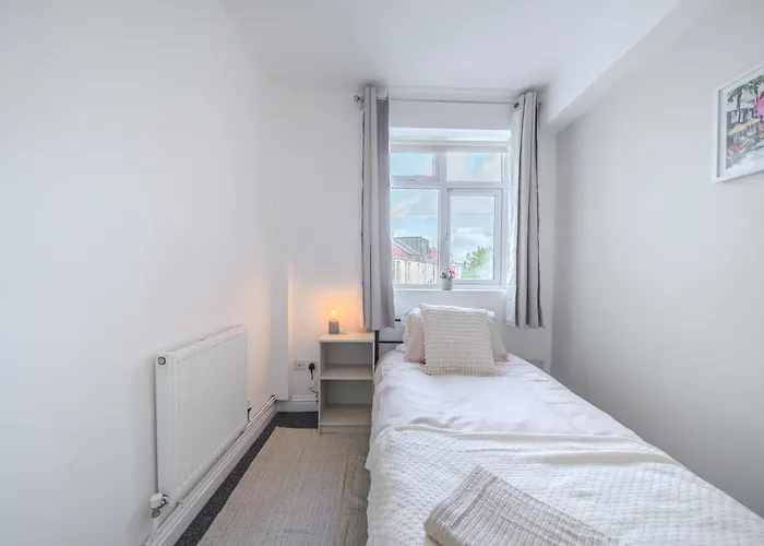 351b Fishponds Road *