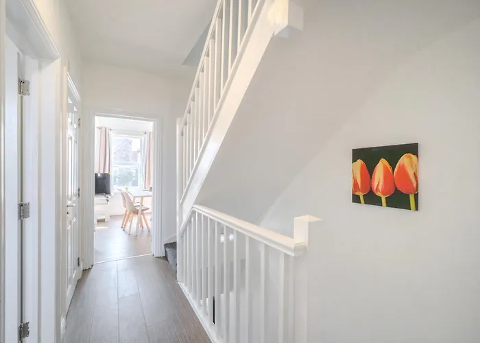 351b Fishponds Road Apartment *