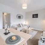 Apartment 351b Fishponds Road *
