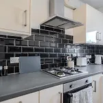 Apartment 351b Fishponds Road *