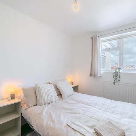 351b Fishponds Road