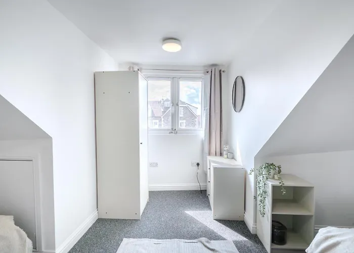 351b Fishponds Road * 브리스틀